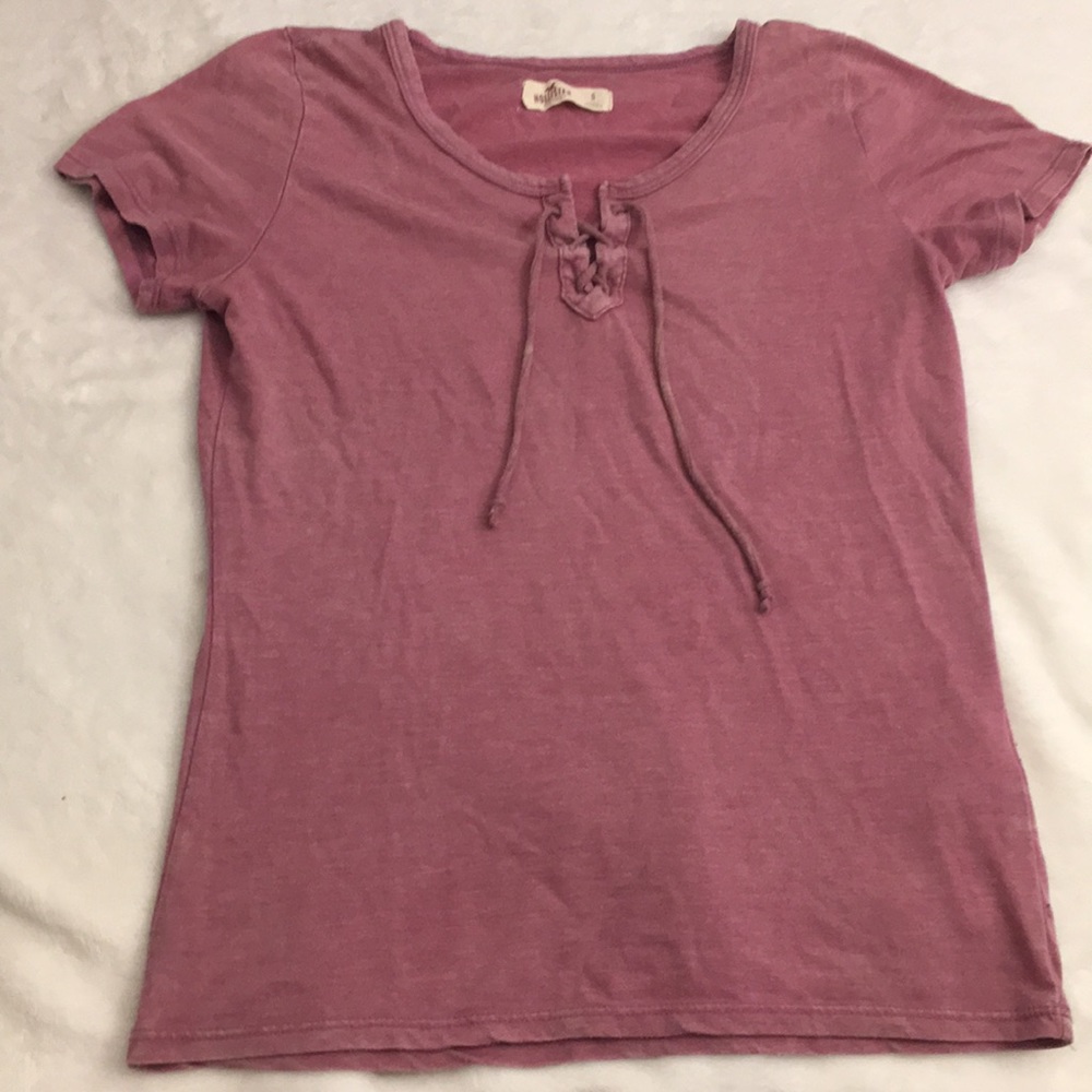 pinkish red hollister t-shirt in good condition